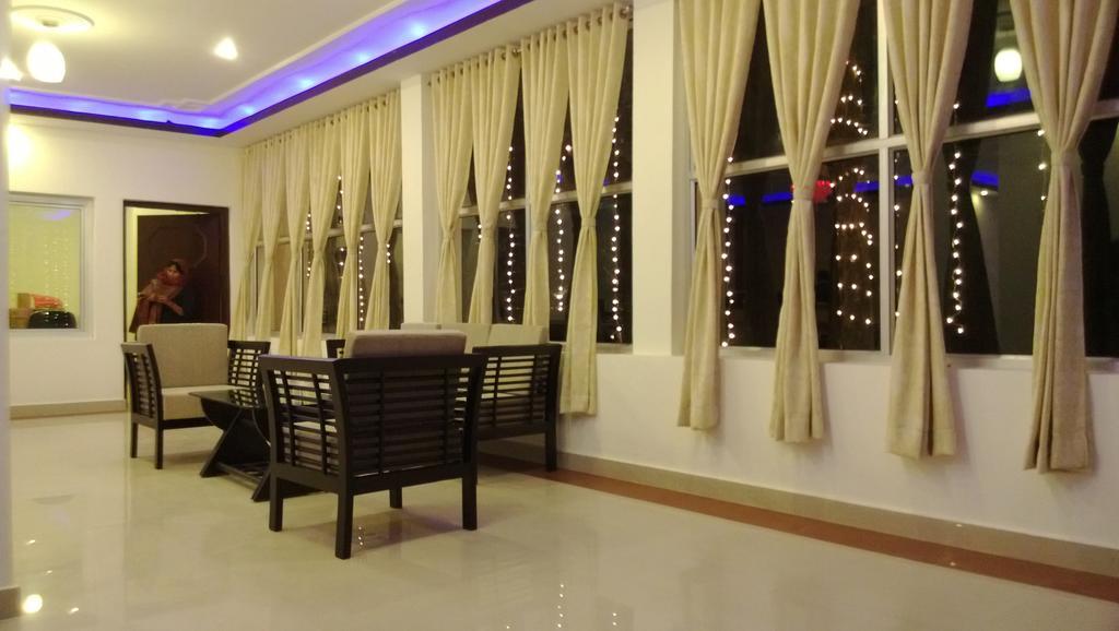 Hotel Hill Palace กอซานี ภายนอก รูปภาพ